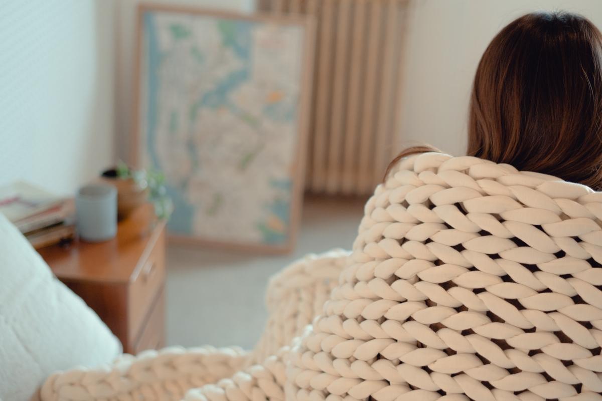 まるでしめ縄。7キロの重さのブランケットでストレスが和らぐ…らしい