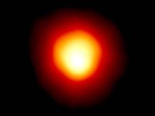 ベテルギウスが再び明るくなっている...それでも超新星爆発は数万年後