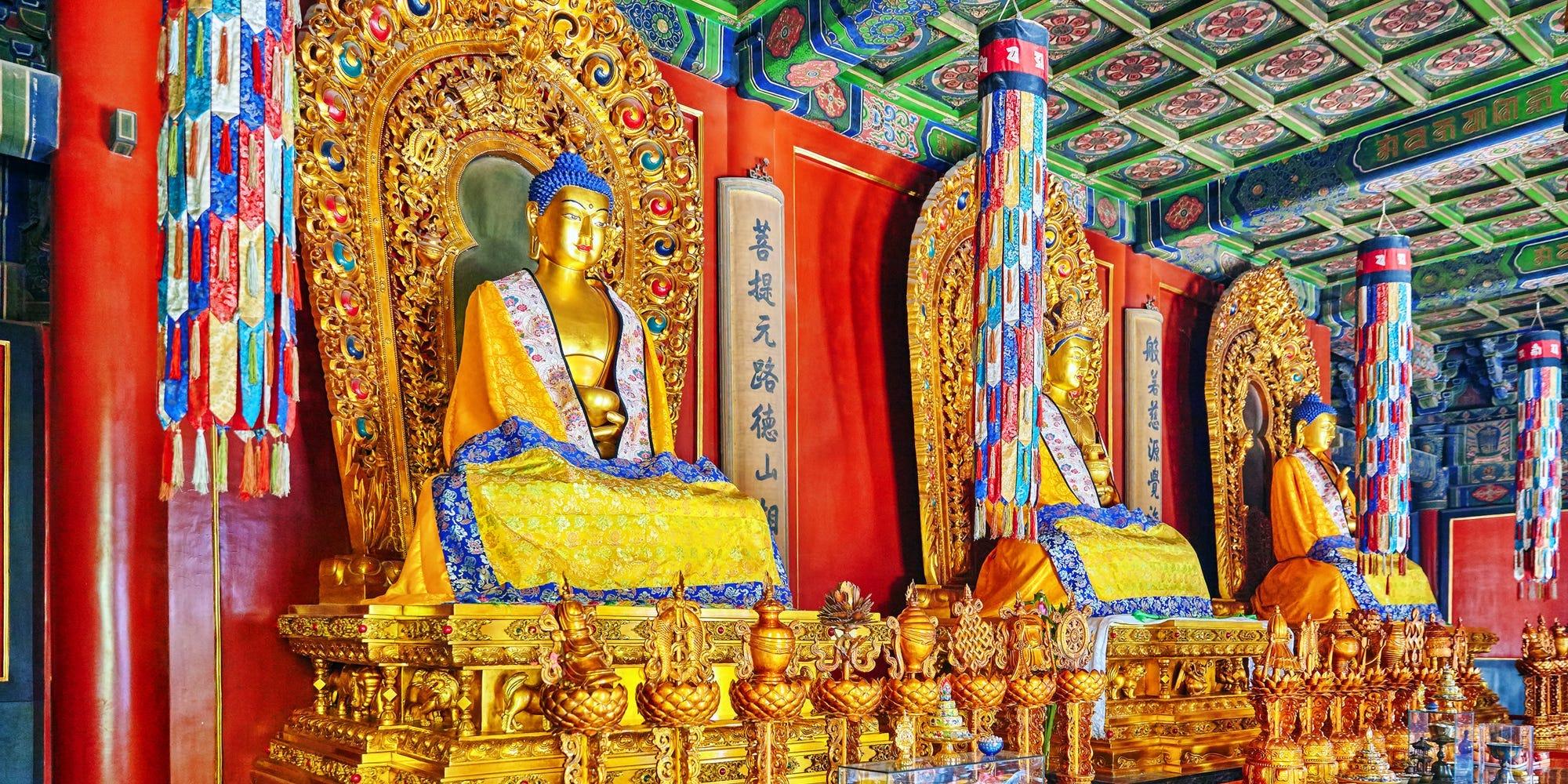 先行きが不安だから？ 中国では金運アップを願う若者が寺院に押し寄せ