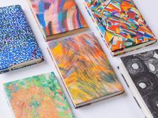 遊び心溢れる「ヘラルボニー」のブックカバー。身近なアイテムにもアートを