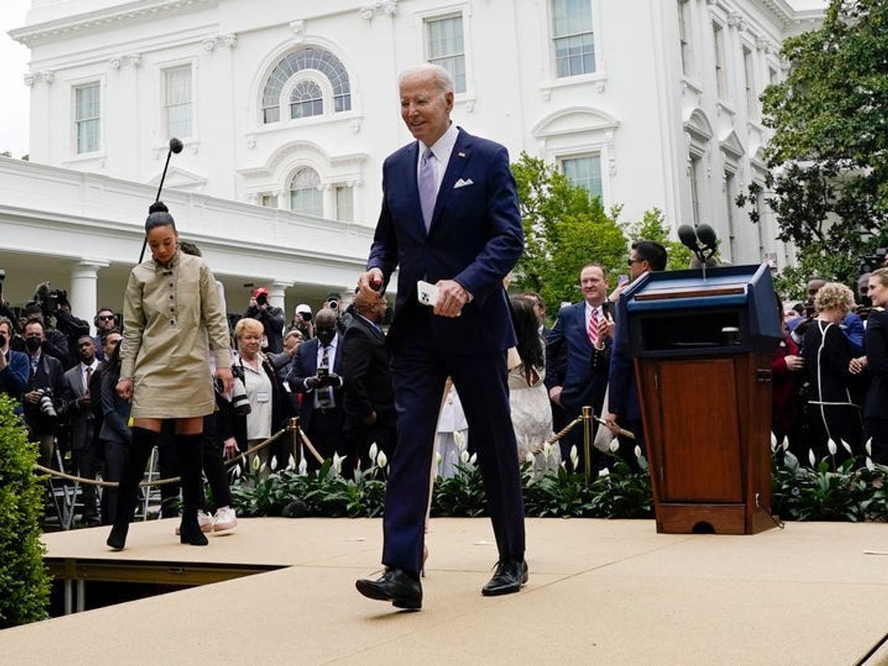 2023年5月1日、ホワイトハウス・ローズガーデンでのジョー・バイデン大統領。
