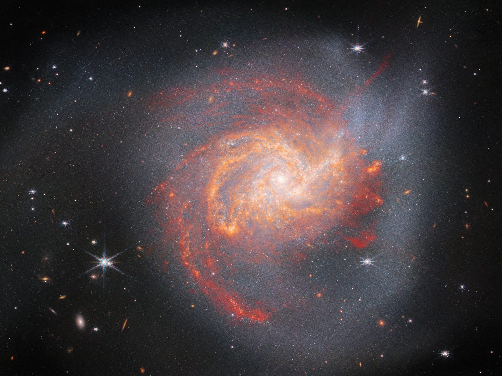 ジェームズ・ウェッブ望遠鏡が5億年前に衝突した銀河を撮影