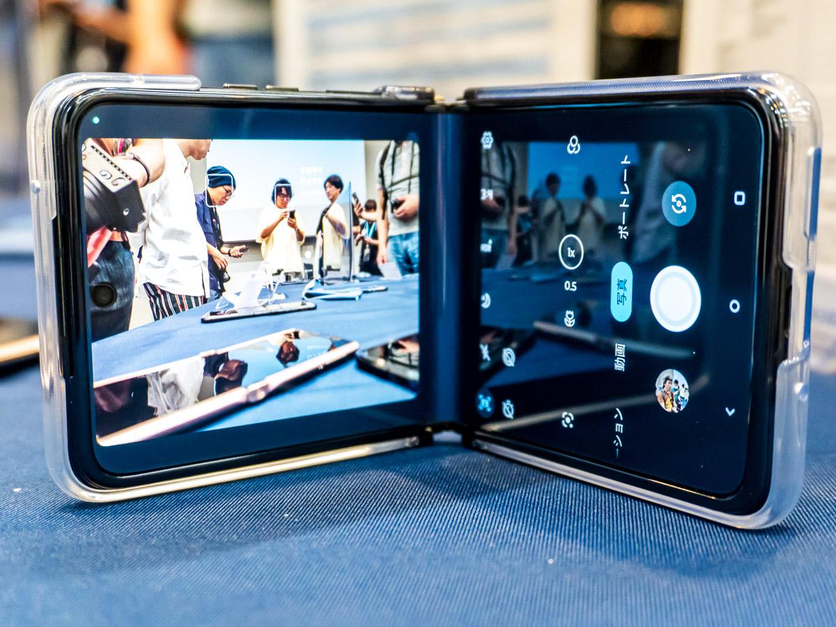 15万5800円は高いか安いか。モトローラの本気の折りたたみスマホ「razr