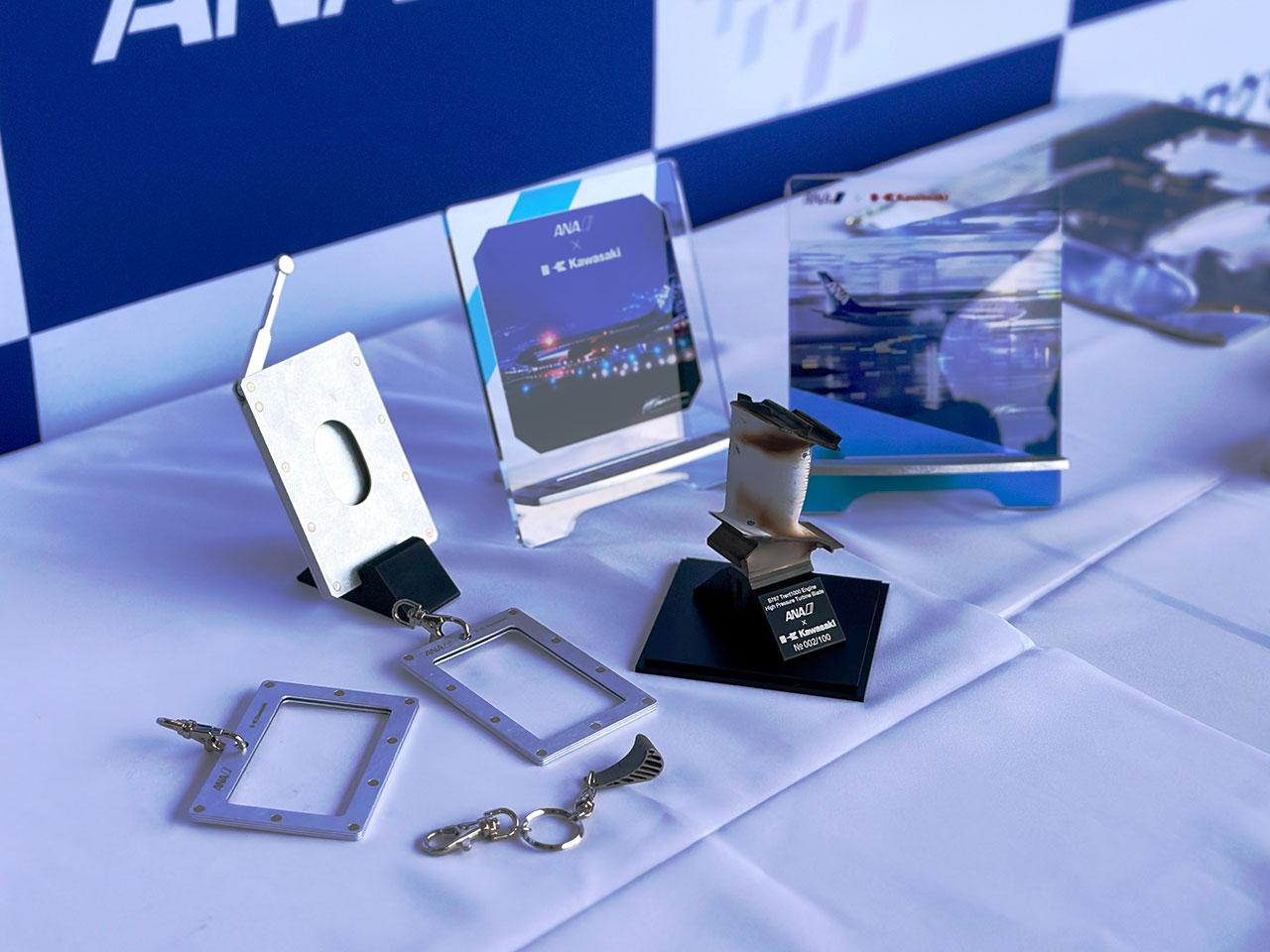 ファンの心を温め続ける」ANAと川崎重工が飛行機の廃材を商品に