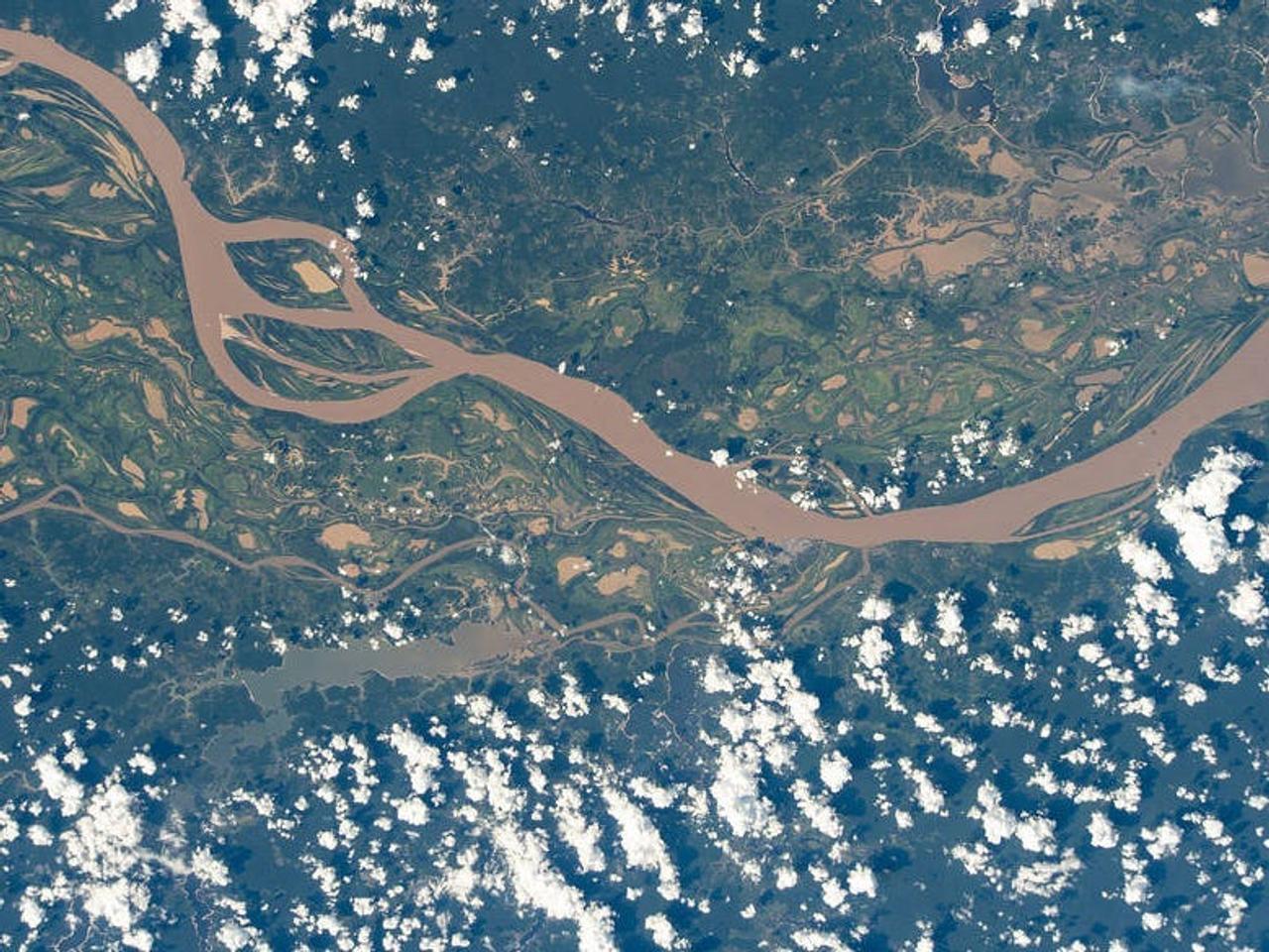 国際宇宙ステーションから見たアマゾン川。