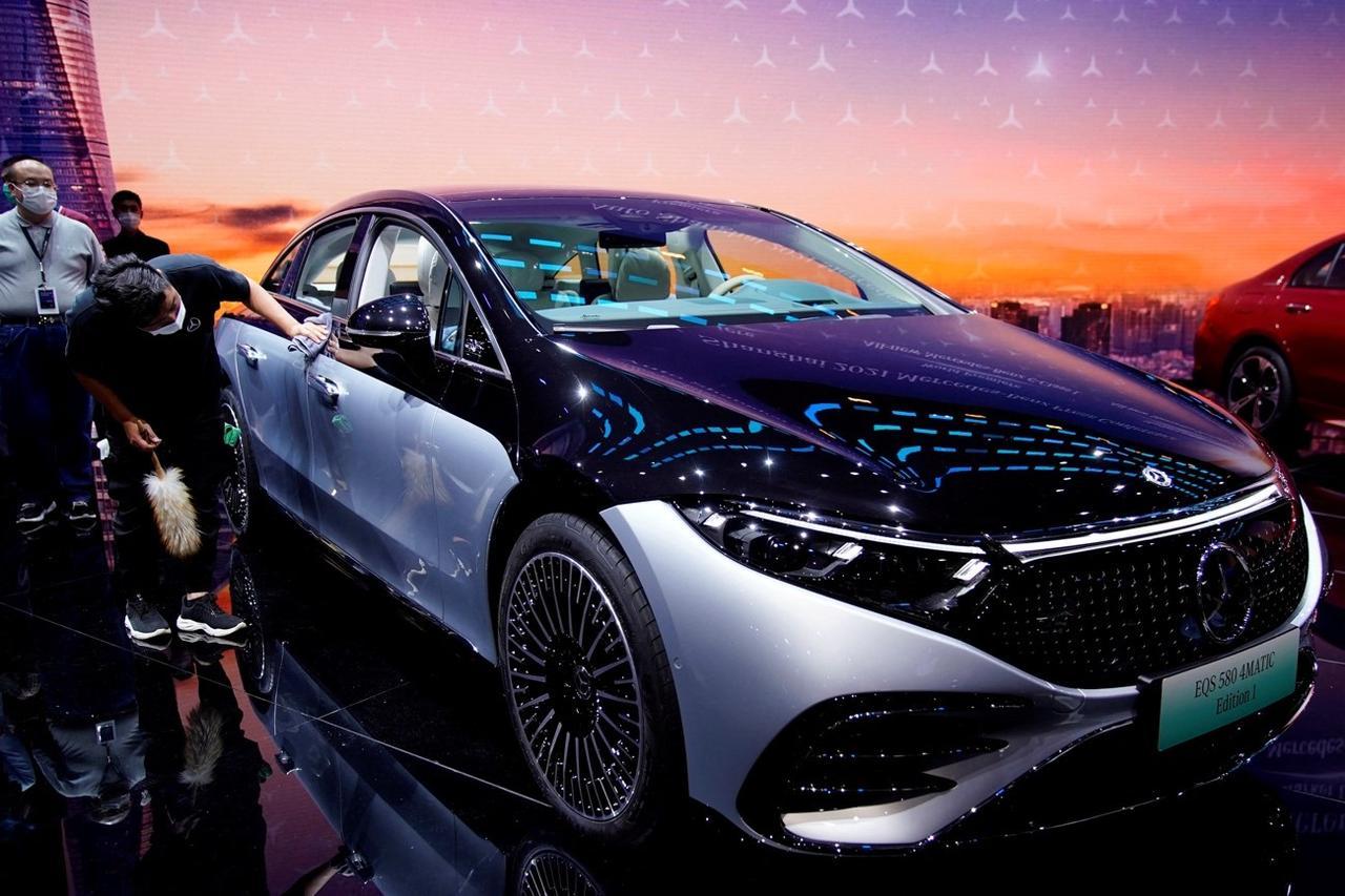 上海モーターショーで展示されたメルセデスベンツのEV｢EQS 580 4MATIC｣。