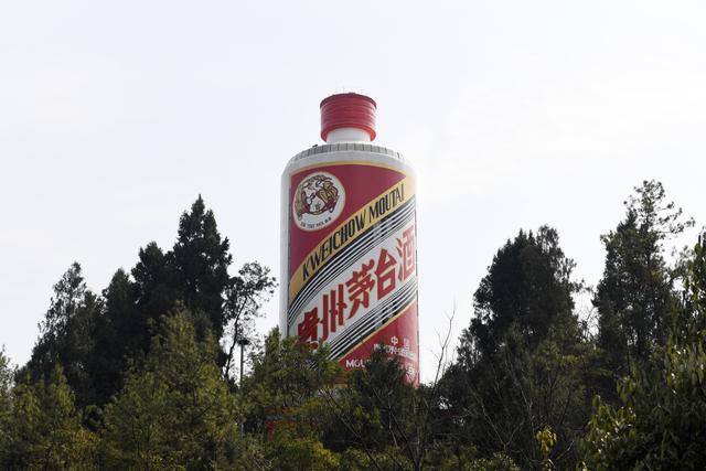 貴州茅台酒マオタイ53% 2023 紙袋付き 発売初日に売上20億円。1