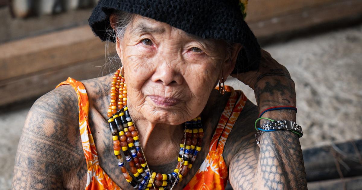 107歳の「タトゥー彫り師おばあちゃん」に会いにフィリピンの山奥に