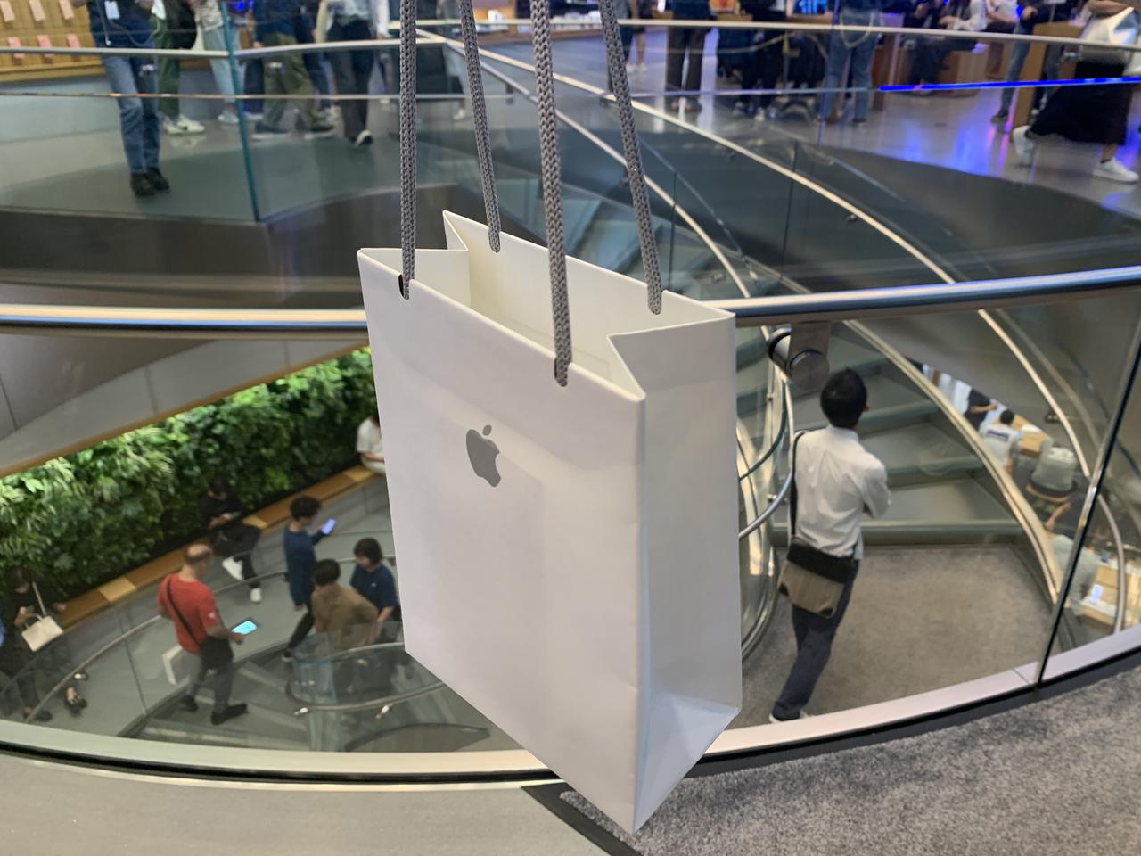 アップルストアの紙袋