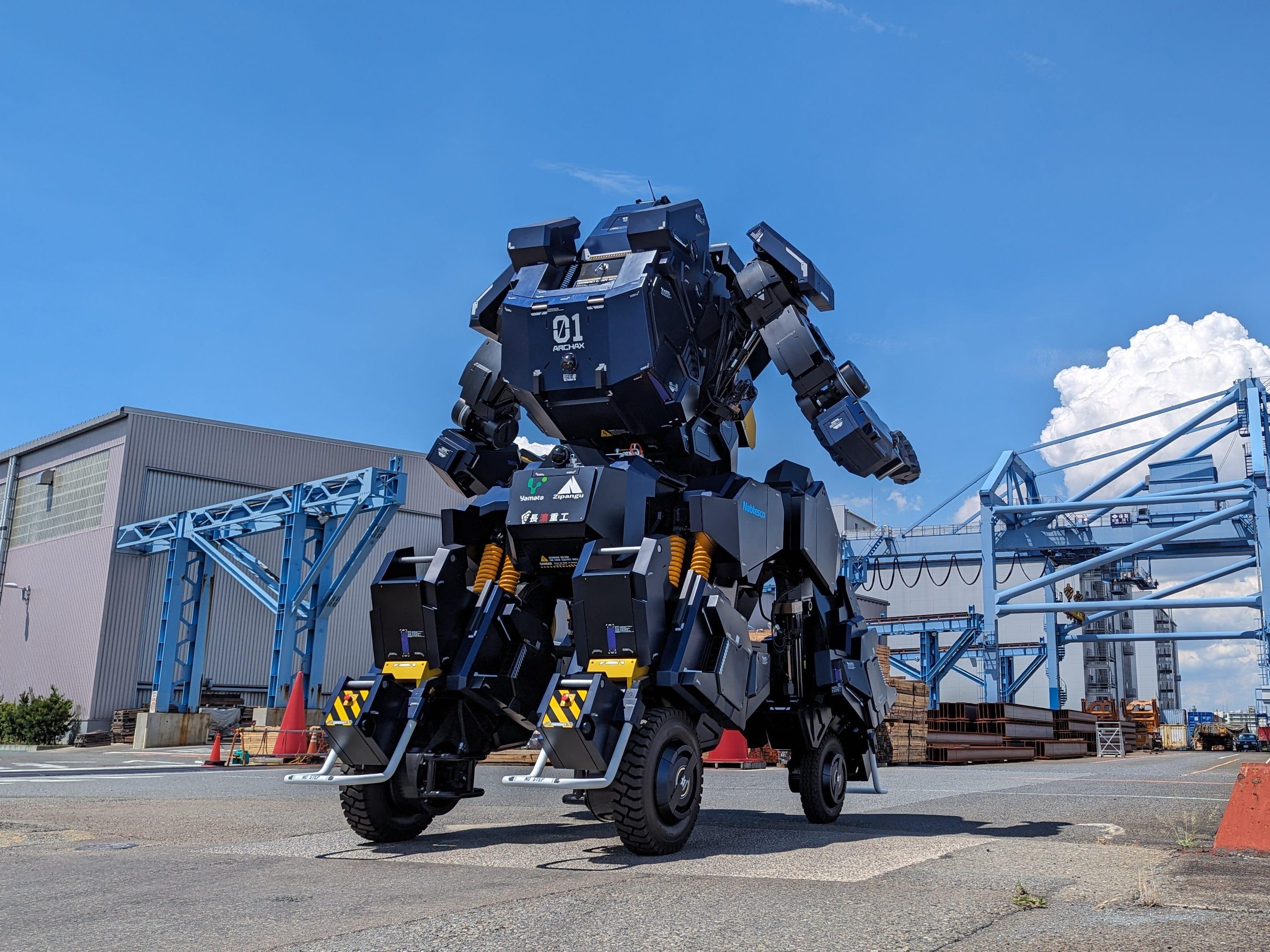 ガンダム？トランスフォーマー？…日本製の搭乗操作型ロボット、5台限定