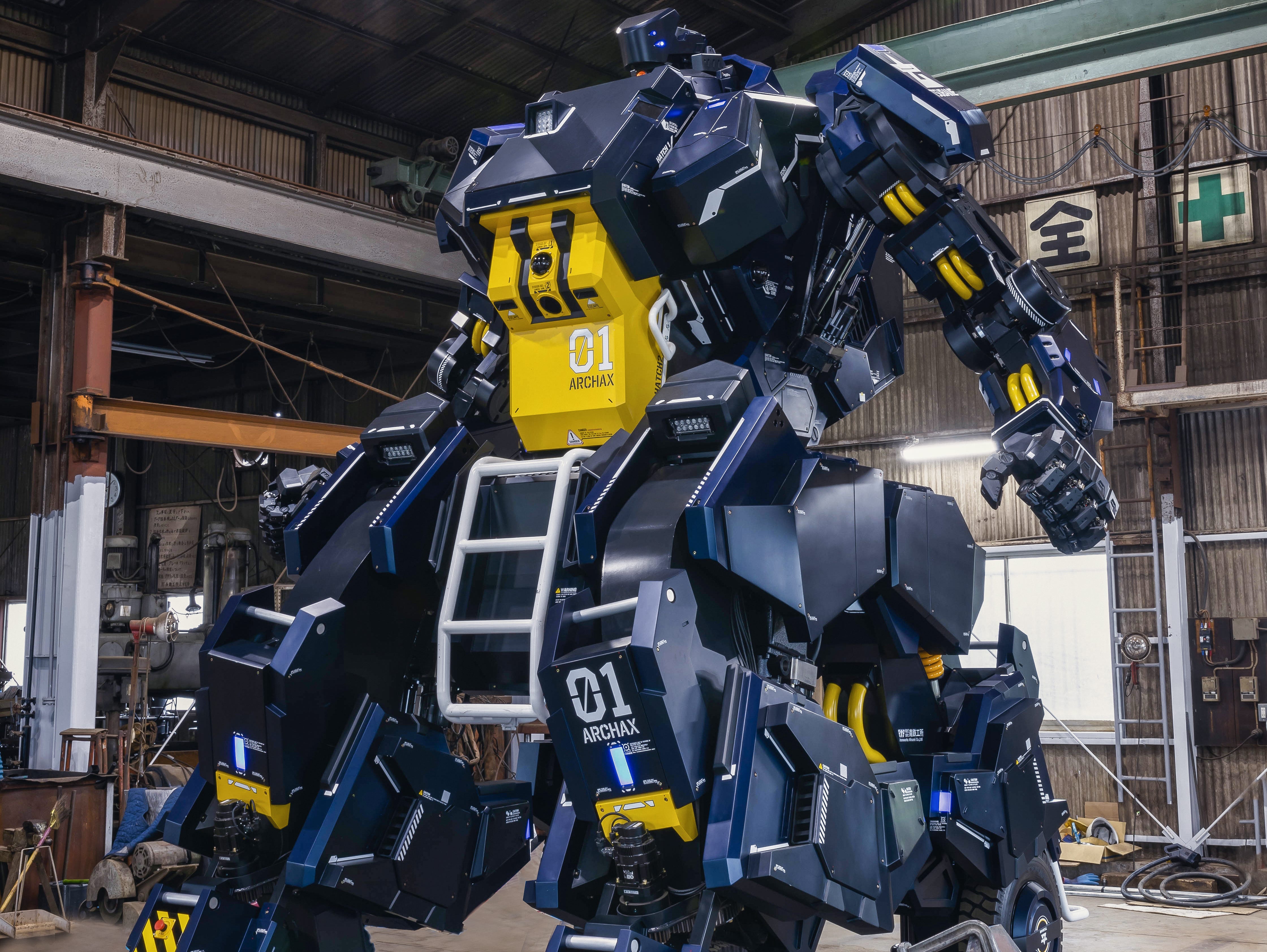 ガンダム？トランスフォーマー？…日本製の搭乗操作型ロボット、5台限定