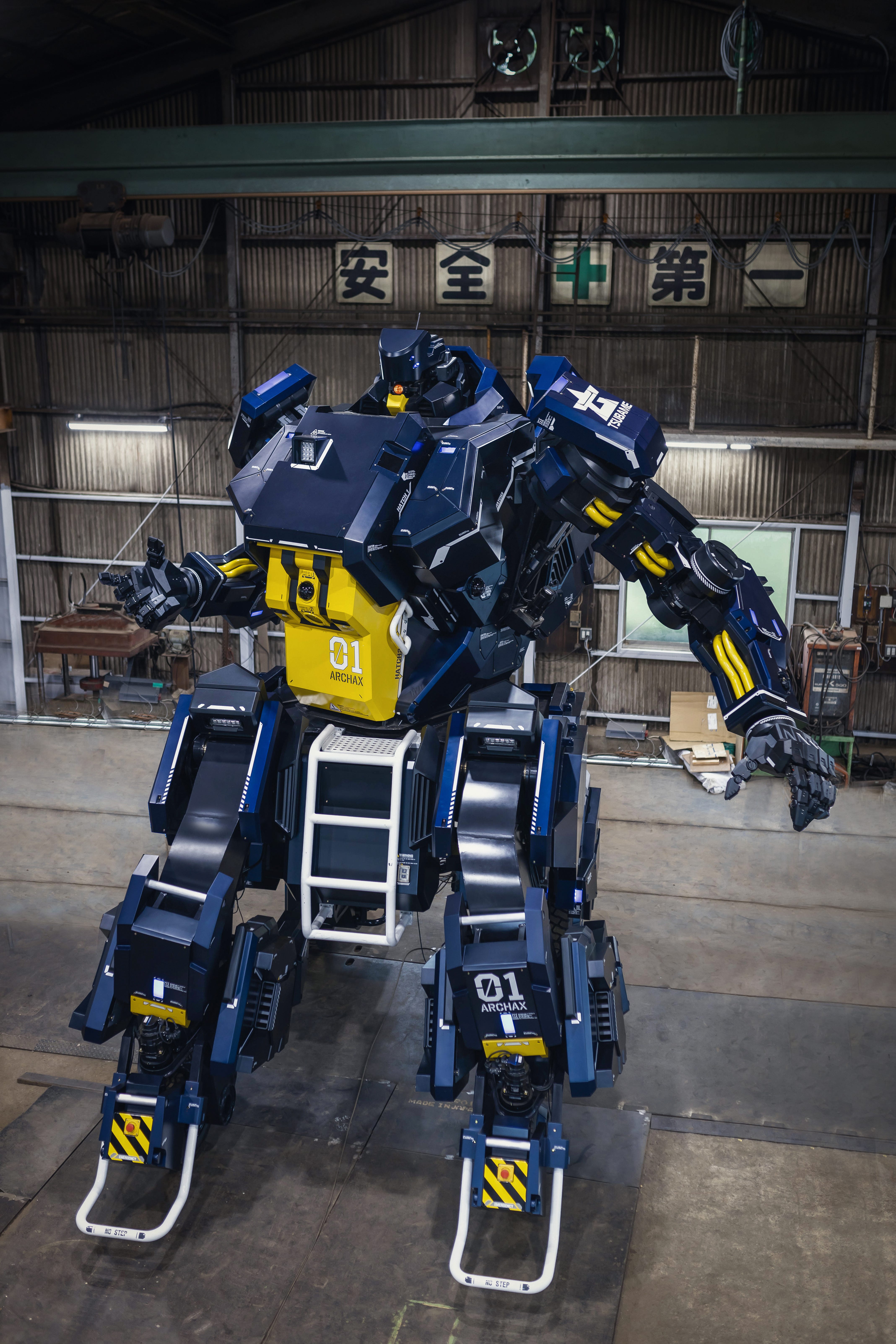 トランスフォーマー　ロボット ガンダム？トランスフォーマー？…日本製の搭乗操作型ロボット、5台限定