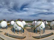 中国初の太陽光発電による｢グリーン水素｣パイロットプロジェクトの貯蔵タンクが、新疆ウイグル自治区で建設されている。