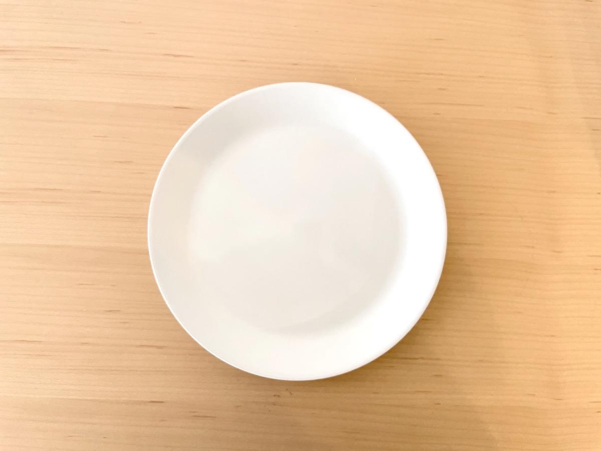 疲れていても、このお皿に載せれば｢なんとなくいい感じ｣に。陶器からできた陶器という不思議なお皿 | Business Insider Japan