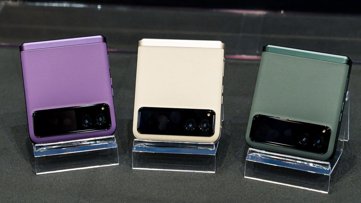 モトローラの新型折りたたみスマホ「razr 40/40s」の本気度。10