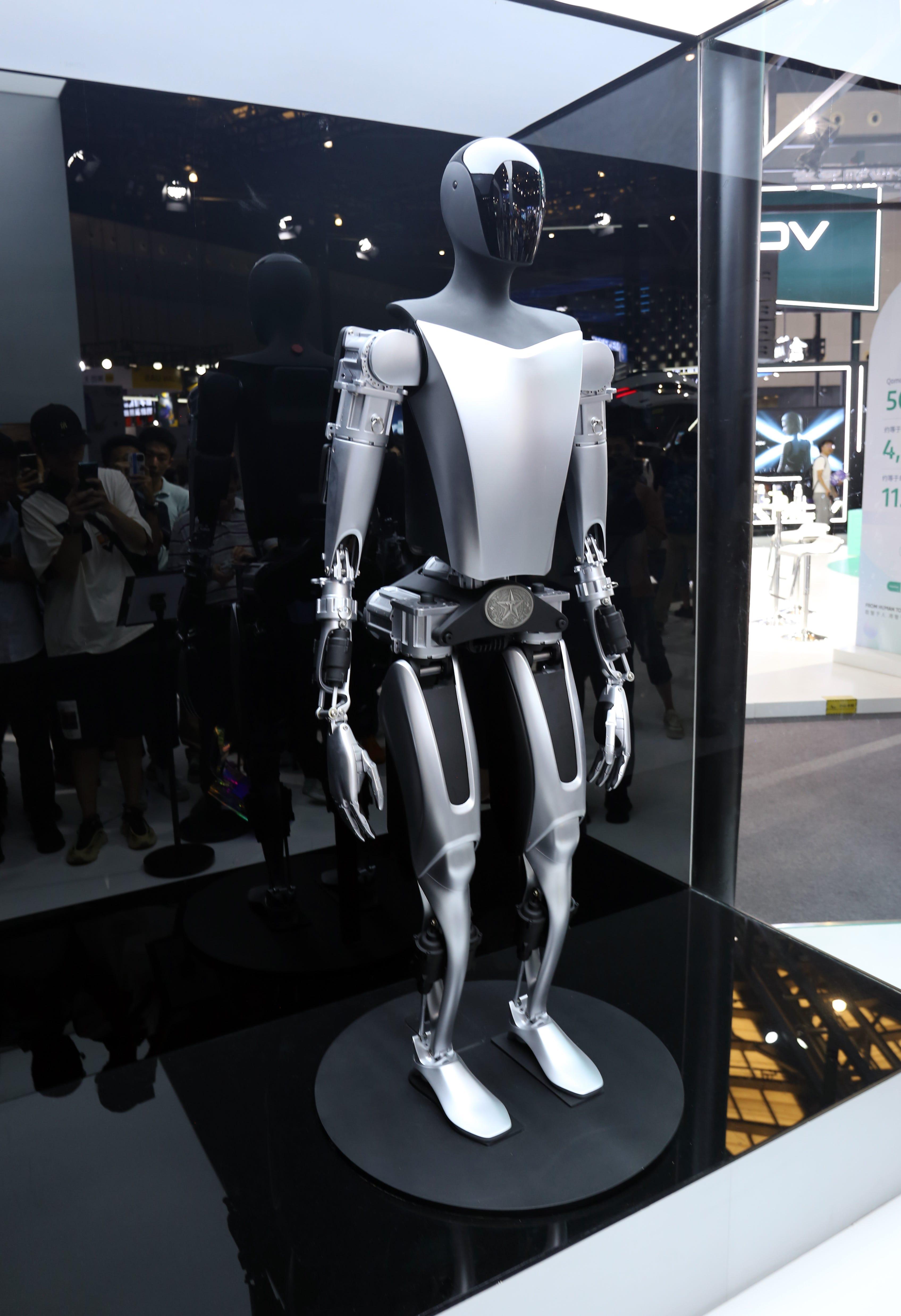 2028年には市場規模は2兆円に…最新の人型ロボット8体 | Business