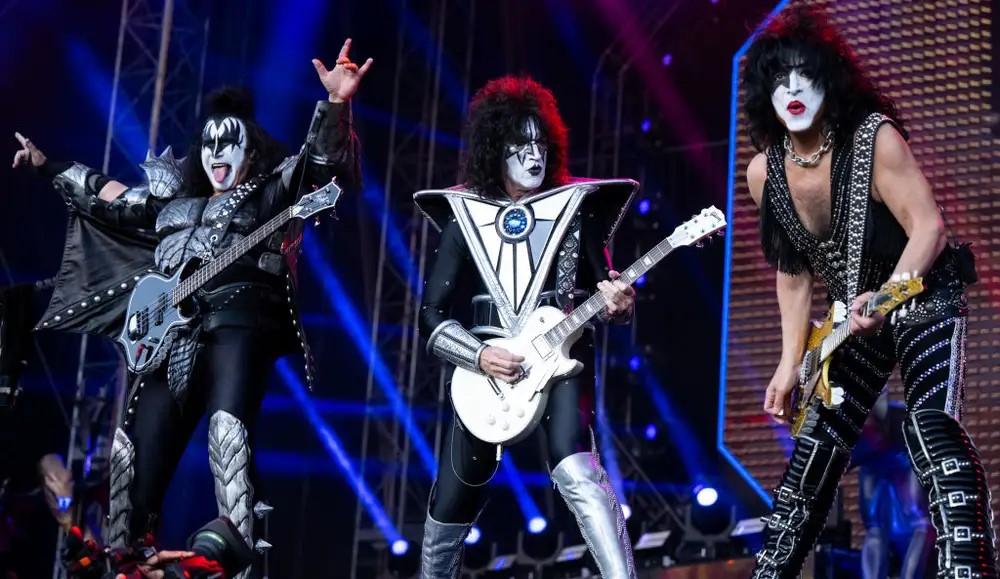 3つの都市で同時ライブも可能」KISSは今後デジタルアバターに…ファンの