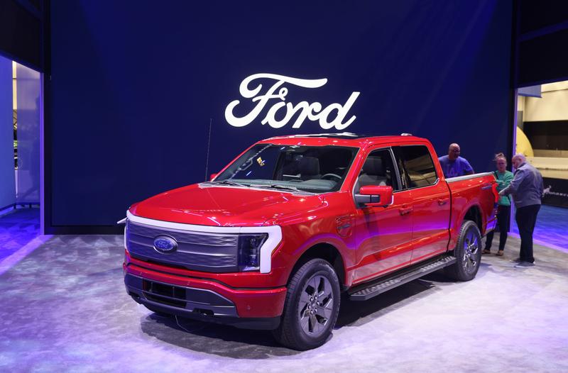 フォードは2022年電動ピックアップトラックのフラッグシップ、F-150ライトニングを発売した。