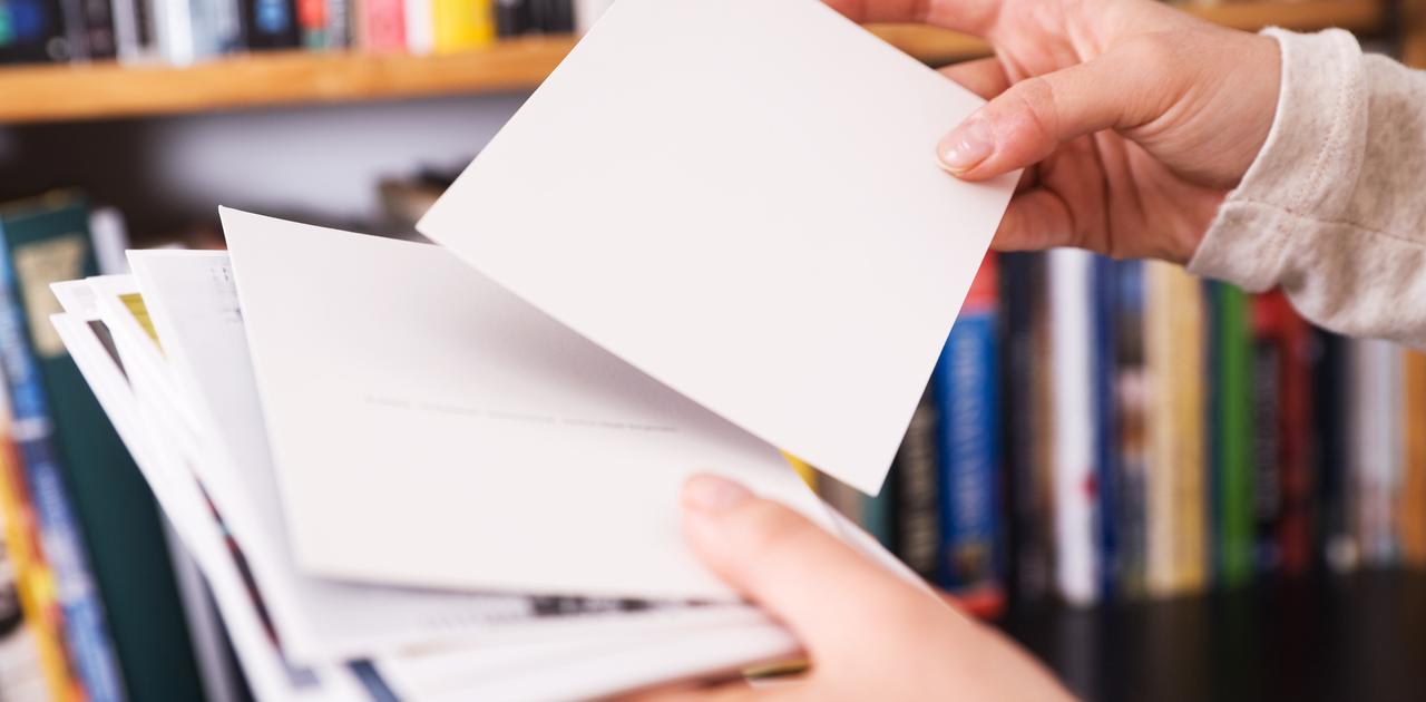 年末は断捨離ついでに寄付しよう！ 服・本・はがきなど｢不用品で寄付できるサービス｣3選