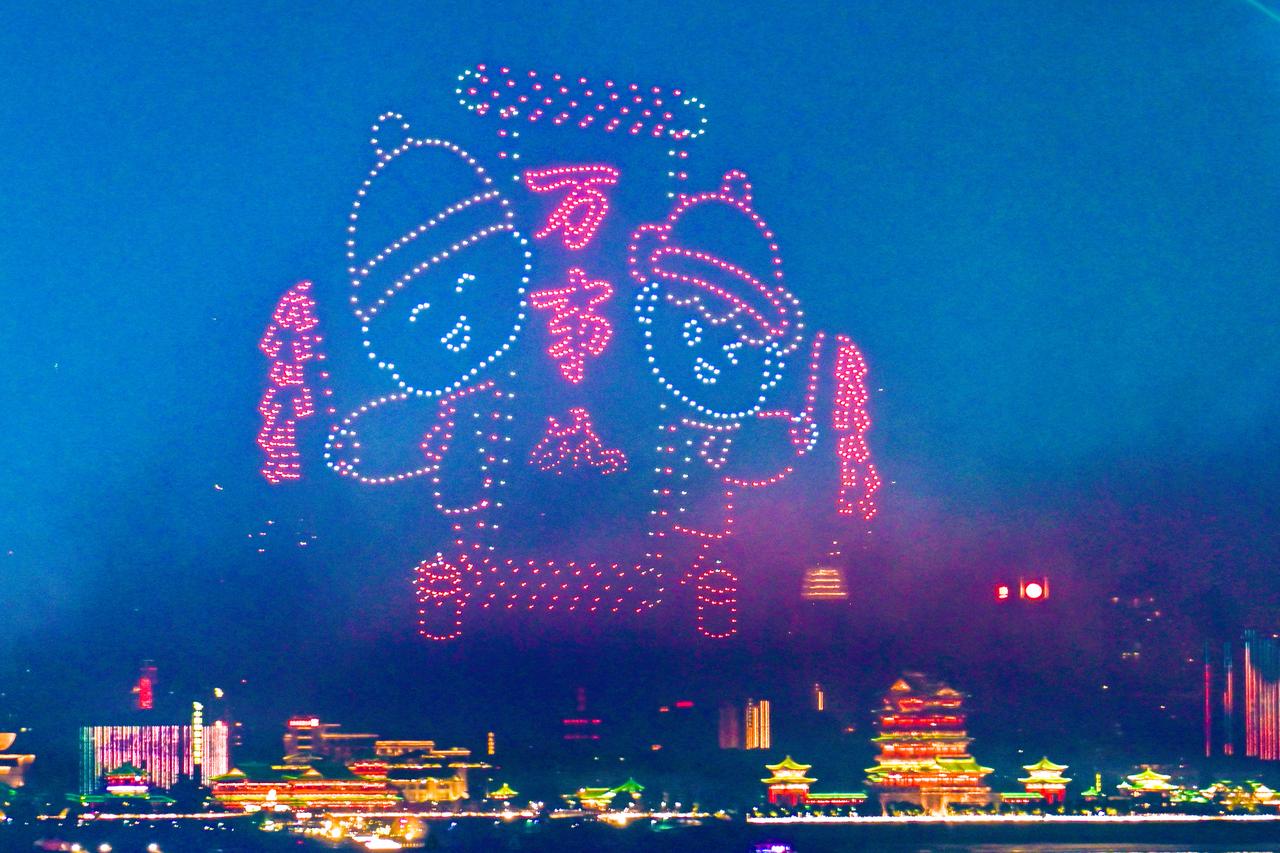 2024-02-11T000000Z_1348786185_MT1NURPHO000A18TA6_RTRMADP_3_2024-SPRING-FESTIVAL-FIREWORKS-GALA-IN-NANCHANG