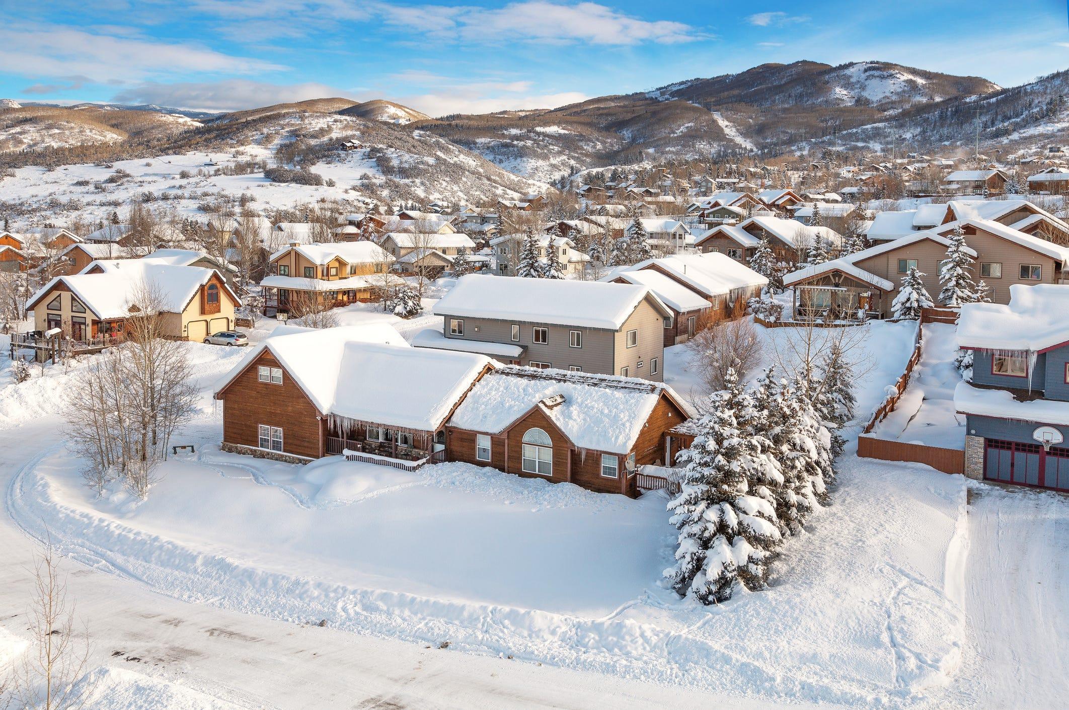 コロラドのスキーの街は、年収2500万円でも住む場所が見つからない？