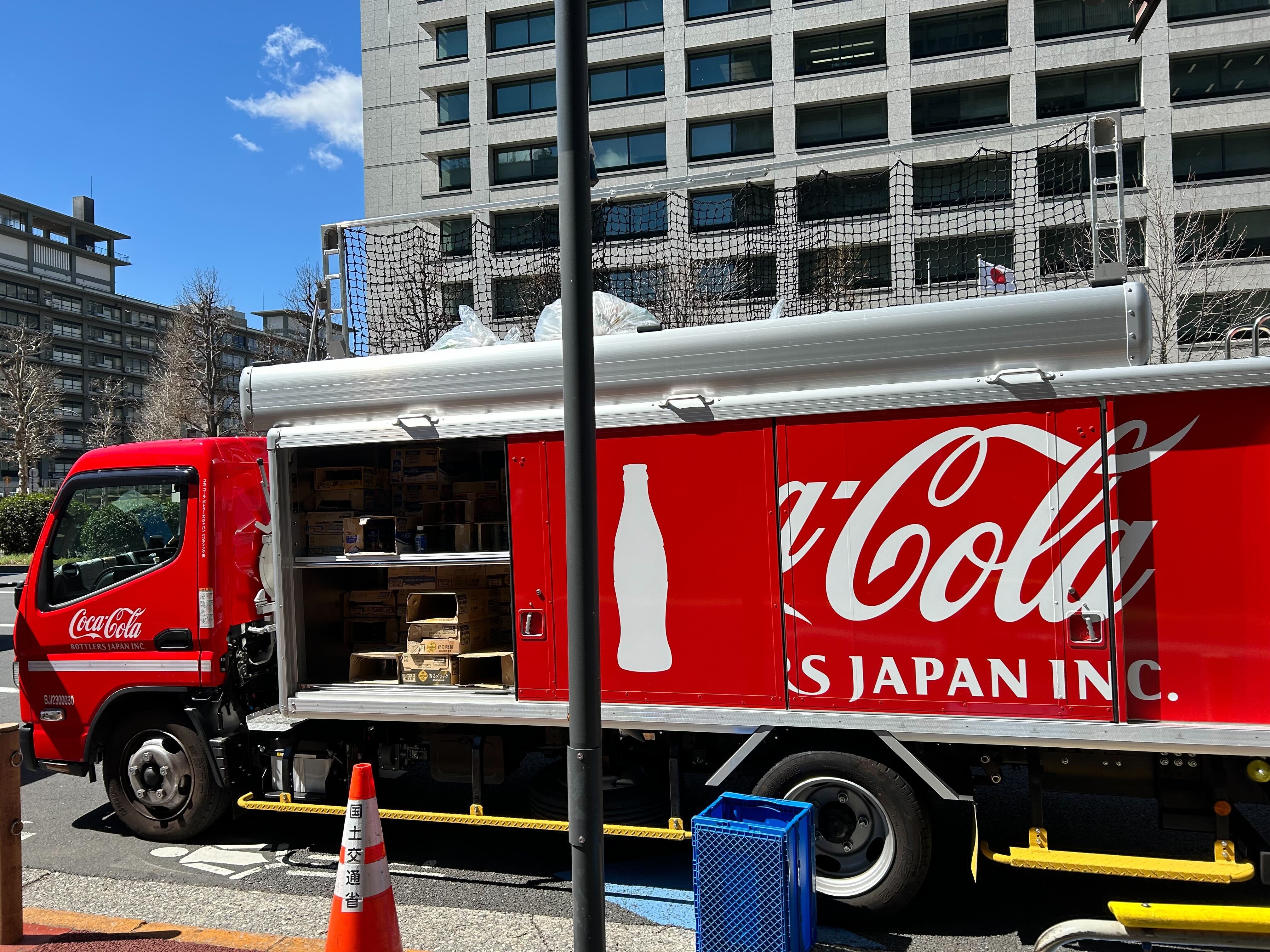 コカ・コーラ下請企業に賠償金求め提訴。2024年問題でさらなる｢労働環境悪化｣懸念 | Business Insider Japan