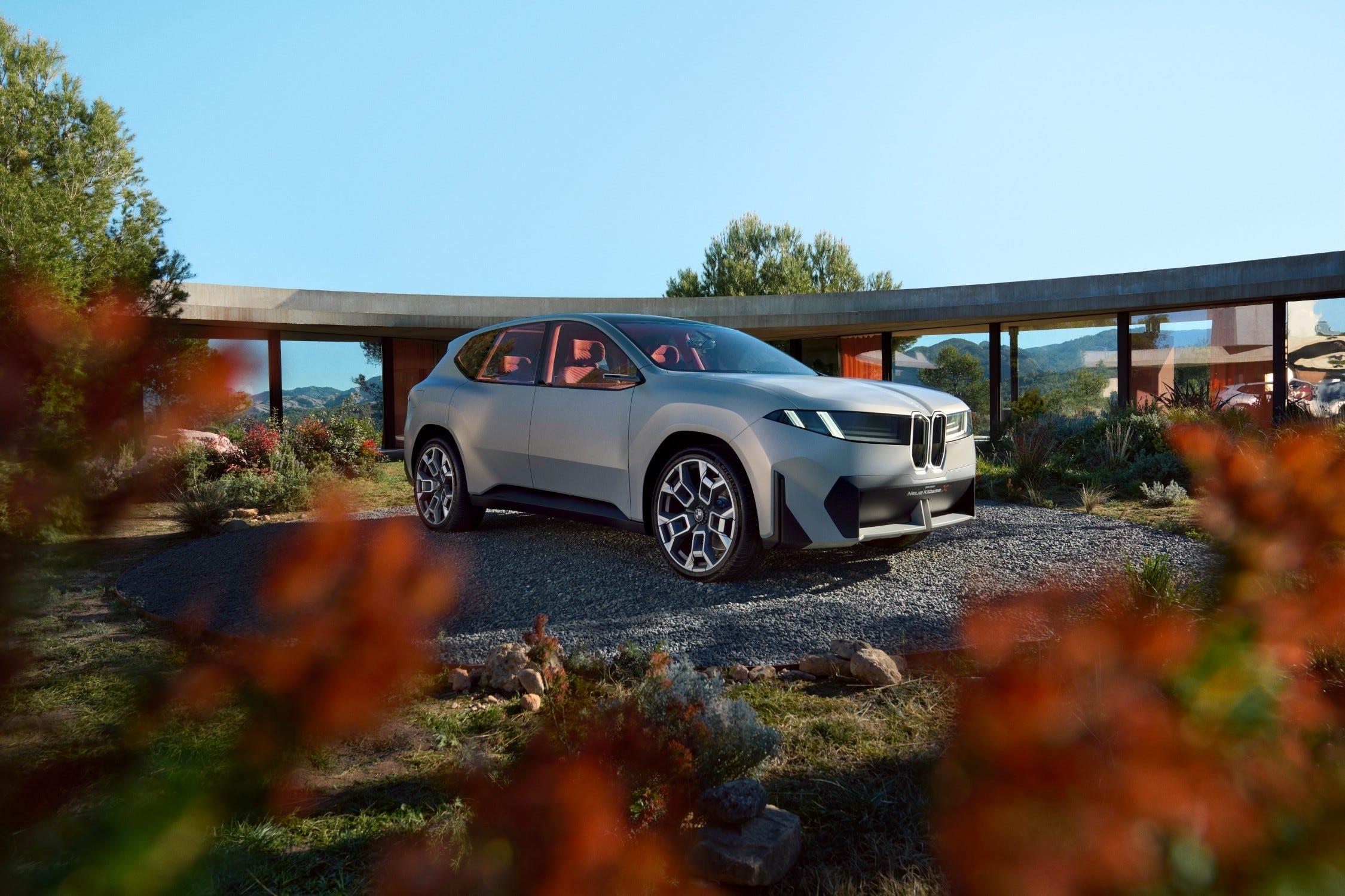 BMW、新型電動SUVを発表…キドニーグリルは小型化。2025年に生産開始