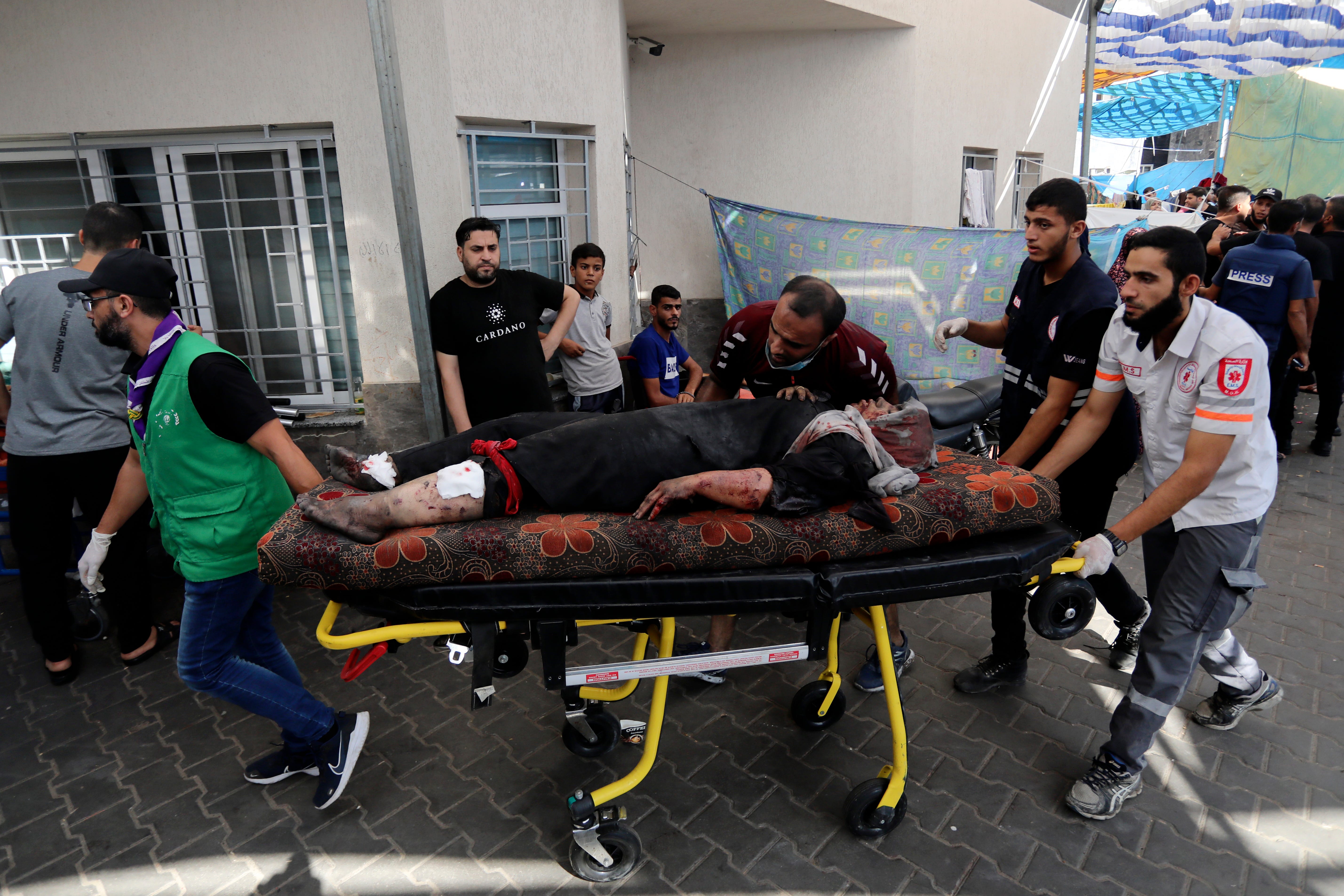 イスラエルの攻撃で3万2000人以上のパレスチナ人が死亡したガザでは、医療従事者も恐怖を感じている