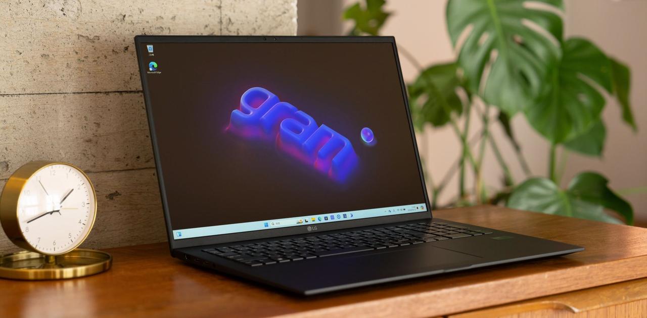 持ち運べる生成AI母艦PC。薄型軽量大画面とCore Ultraが好相性の「LG gram 17インチ」 | Business Insider Japan