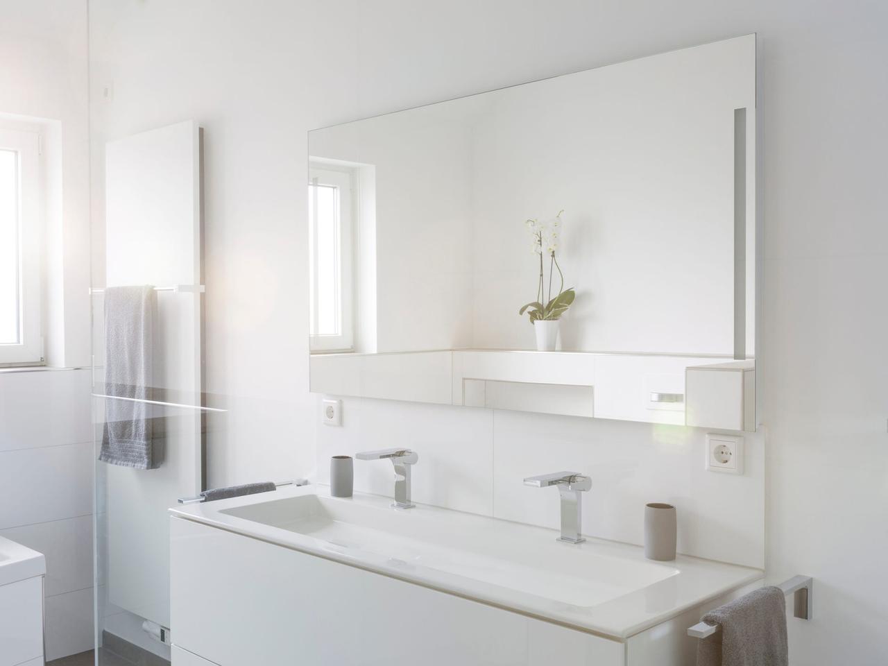 バスルームは白よりも明るい色の人気が上昇している。