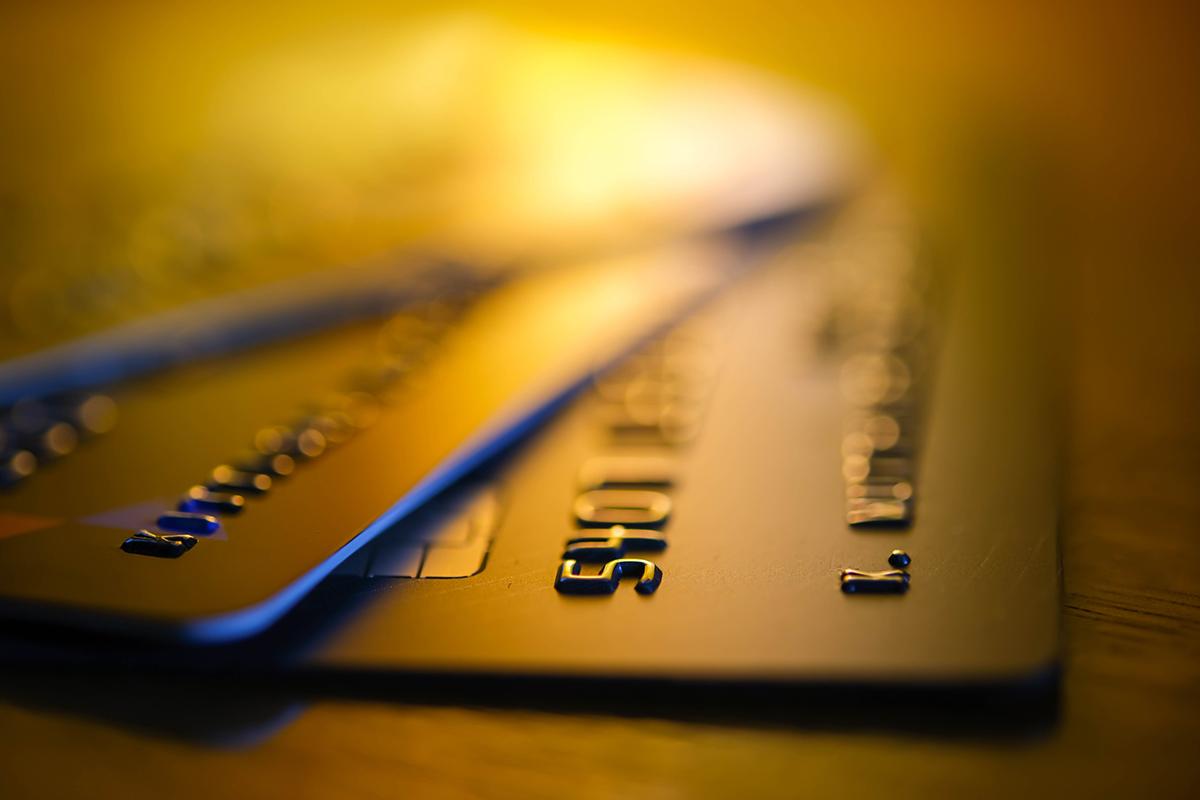 2024年最新】限りなく「年会費無料」に近い ゴールドカード 6選