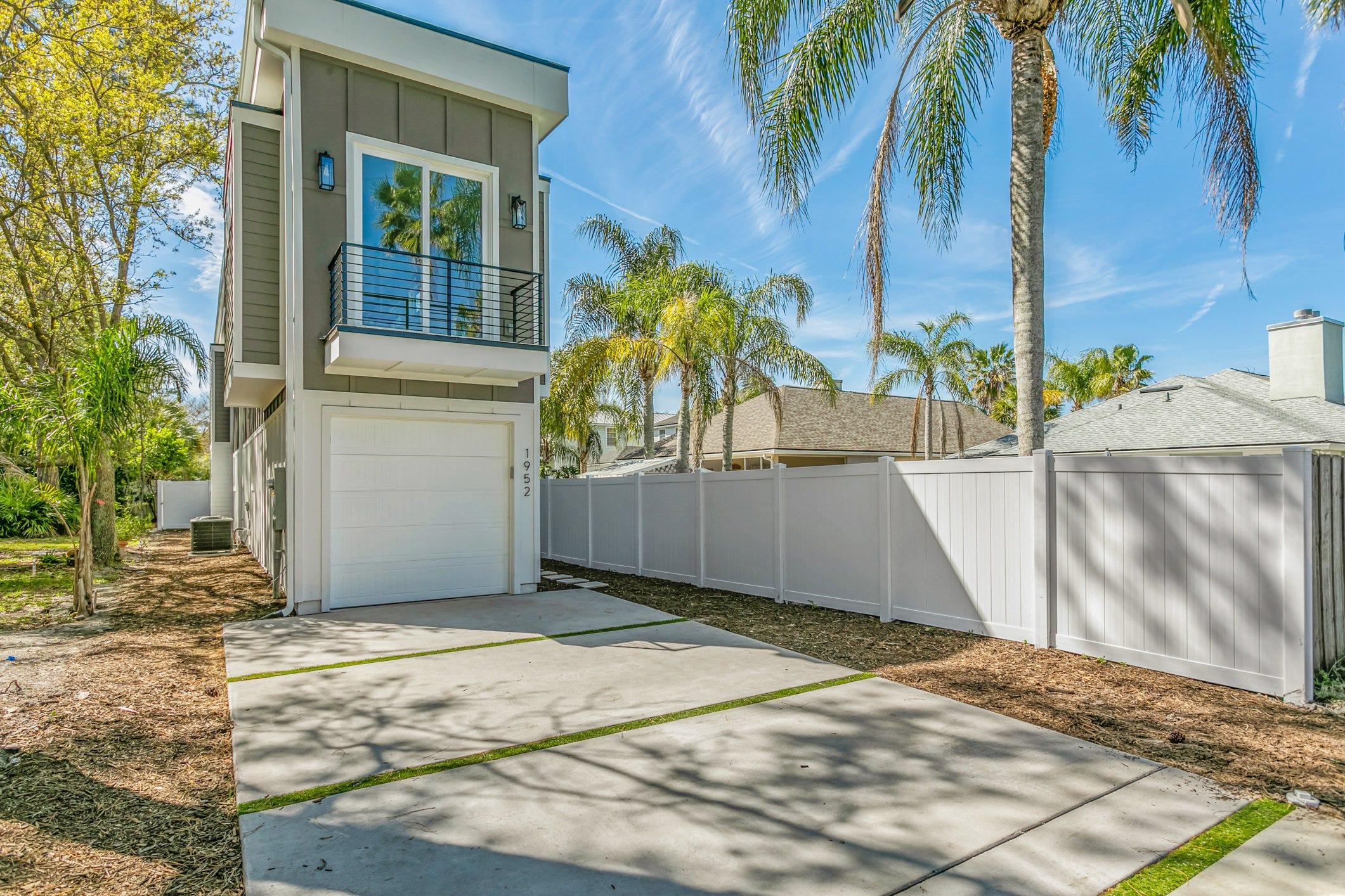 米フロリダ州の住宅地の隙間に建つ「幅3メートルの家」が約9650万円で売り出し中