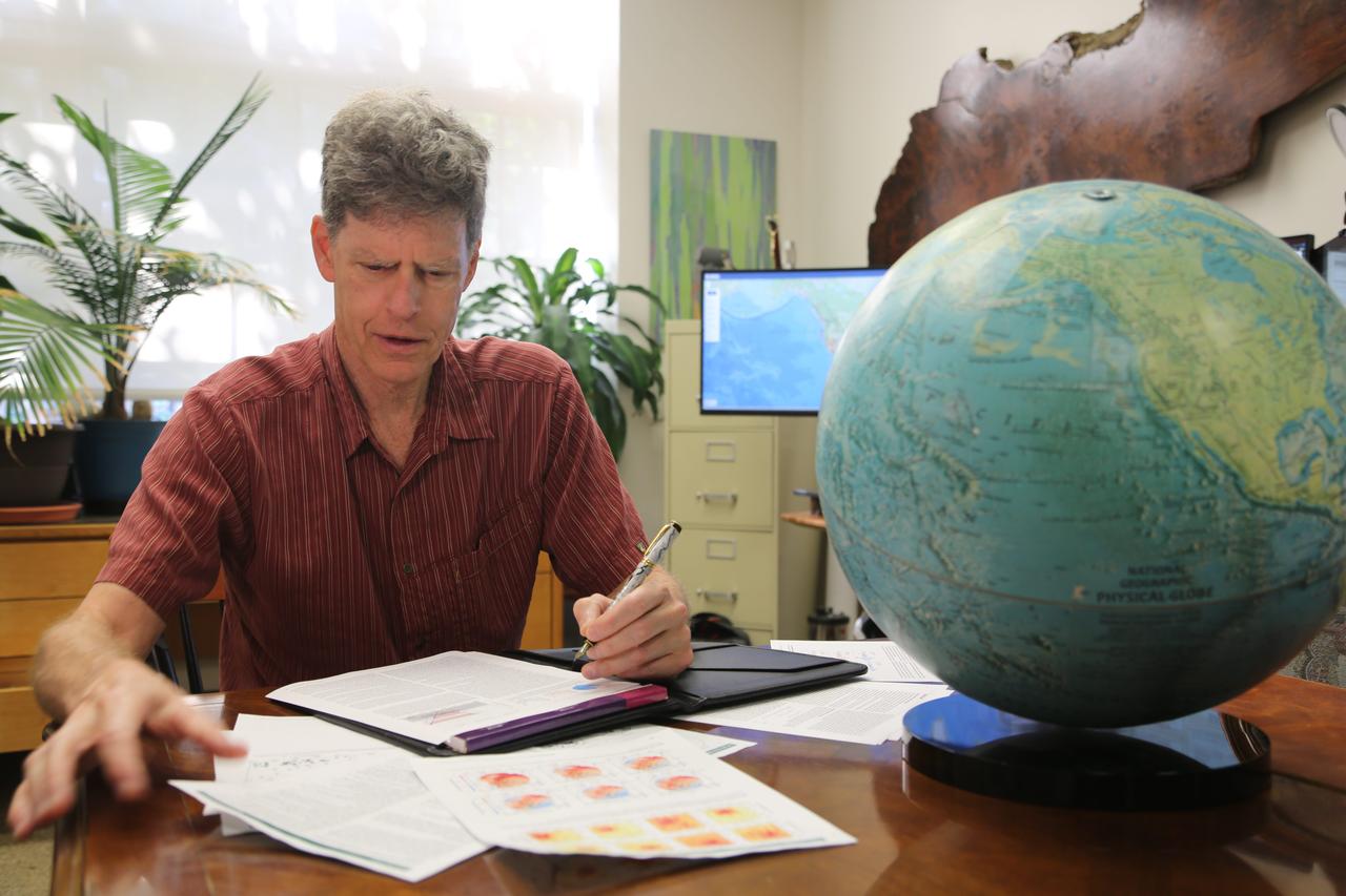 ジョン・ビデールは、内核の後退説にさらなる証拠をもたらす最新研究に参加した。