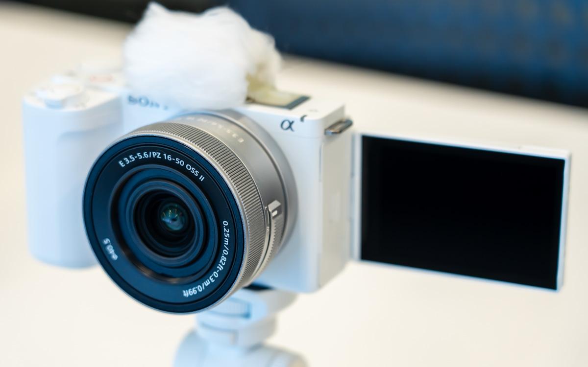 ソニーが新型カメラ「VLOGCAM ZV-E10 II」発表。ショート動画に最適な縦UIに対応