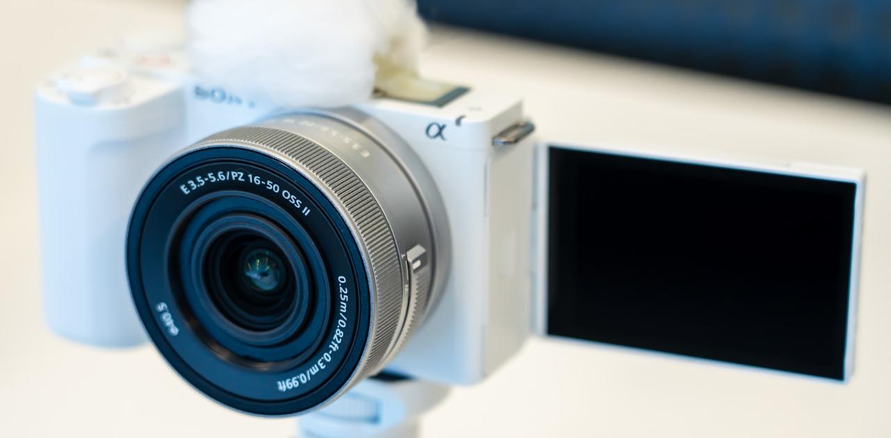 ソニーが新型カメラ｢VLOGCAM ZV-E10 II｣発表。ショート動画に最適な縦UIに対応 | Business Insider Japan