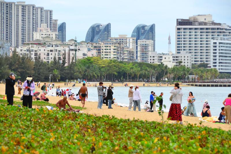 2024-03-03T080001Z_1137230329_MT1IMGCN00025GD15_RTRMADP_3_SANYA-HAINAN-TOURISM