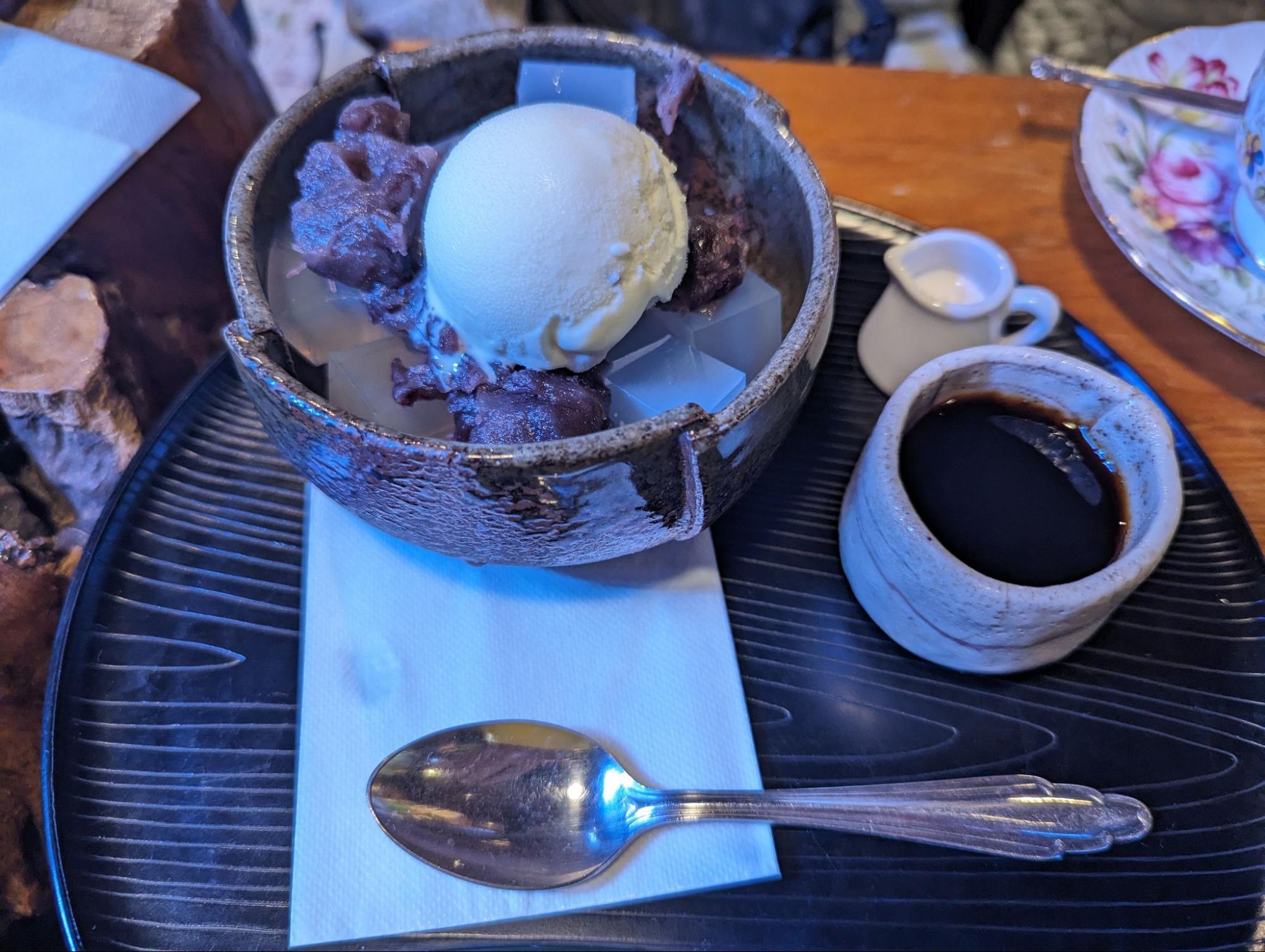 90歳店主の営む、下北沢の隠れた名喫茶。ジュークボックスに「火縄銃