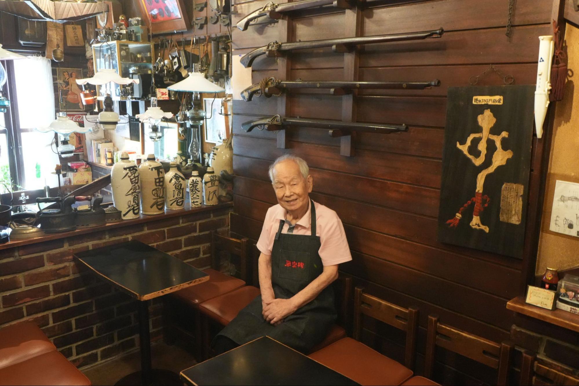 90歳店主の営む、下北沢の隠れた名喫茶。ジュークボックスに「火縄銃