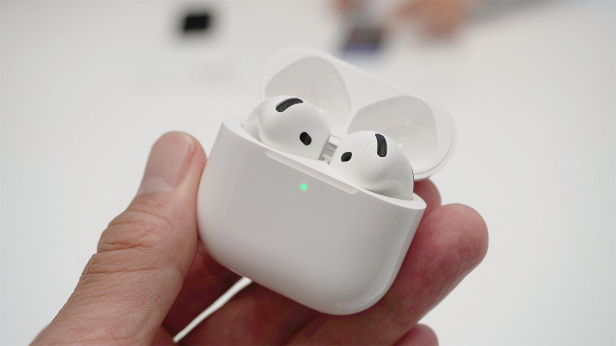 実機レポ：AirPods 4を触ってみて確信したこと。開放型なのにノイキャン搭載の効果は？ | Business Insider Japan