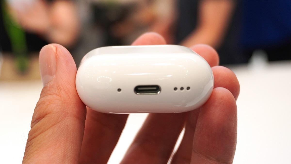 AirPods4 試しに装着したのみほぼ未使用品 AirPods 4｜C smart公式オンラインストア
