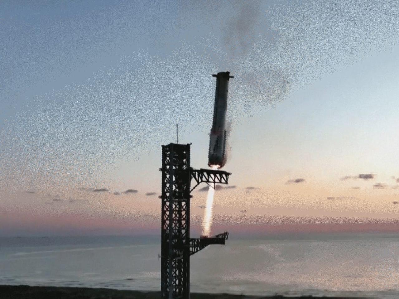 スペースXロケットブースターが帰還に成功…｢マスクの野望｣実現に向けた大きな一歩 Business Insider Japan