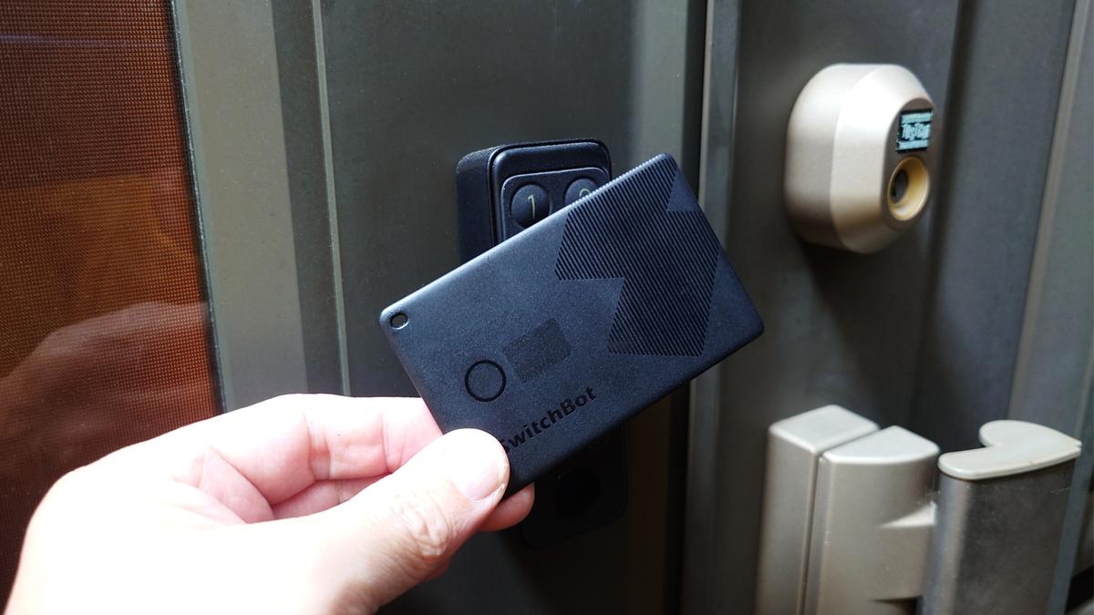 1枚4役こなすスマートトラッカーが優秀。カギの解錠、スマホ探し