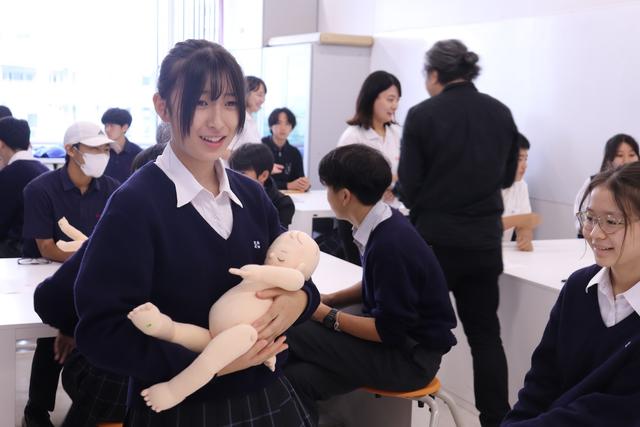 JK妊婦 妊婦さんってこんなに大変なの？｣ピジョンが中学生に｢赤ちゃんを知る授業｣を展開する理由 | Business Insider Japan