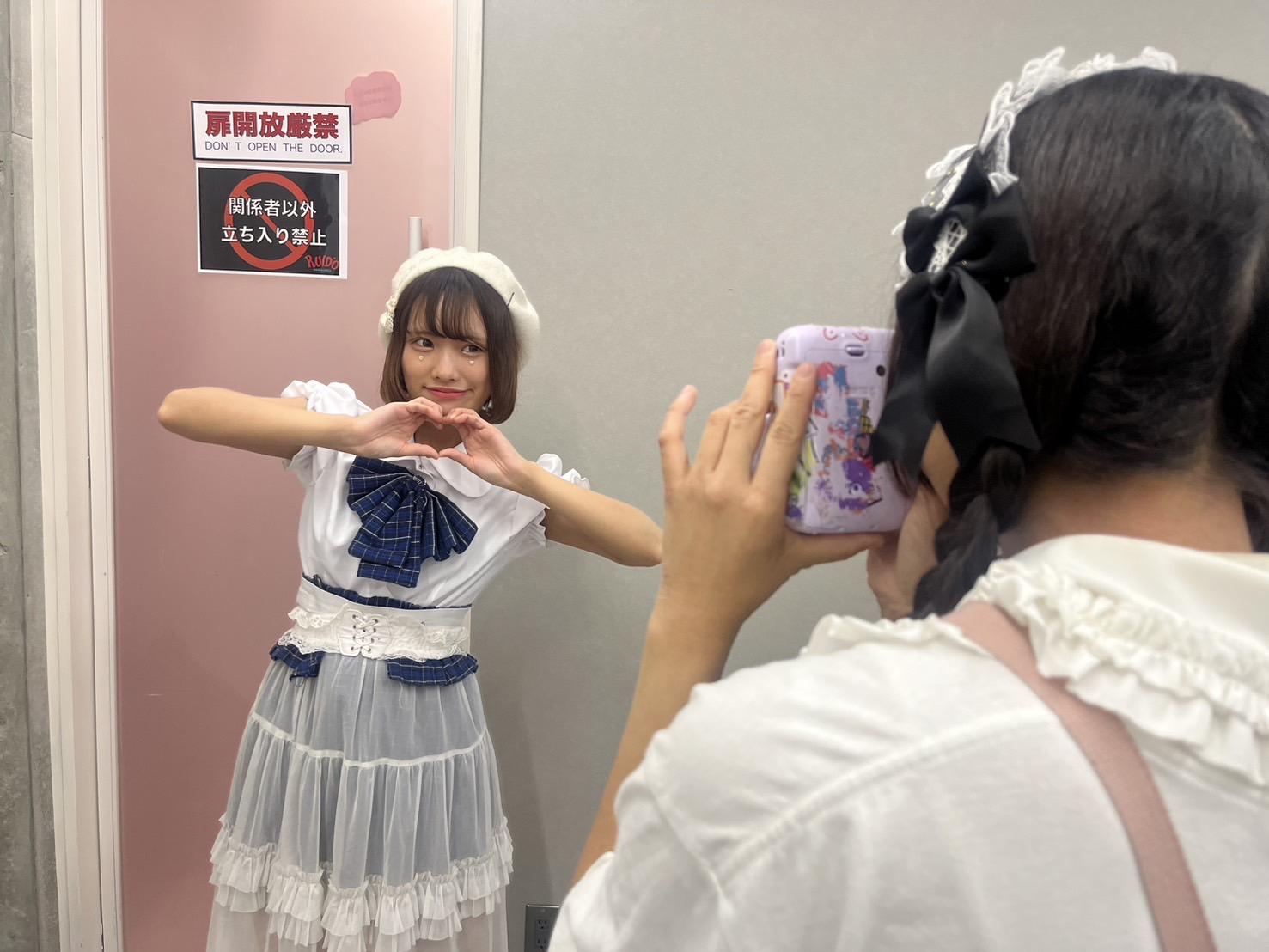 チェキで「100億経済圏」まわす地下アイドル業界の夢と実情…「推し」買い支える独特の収益構造