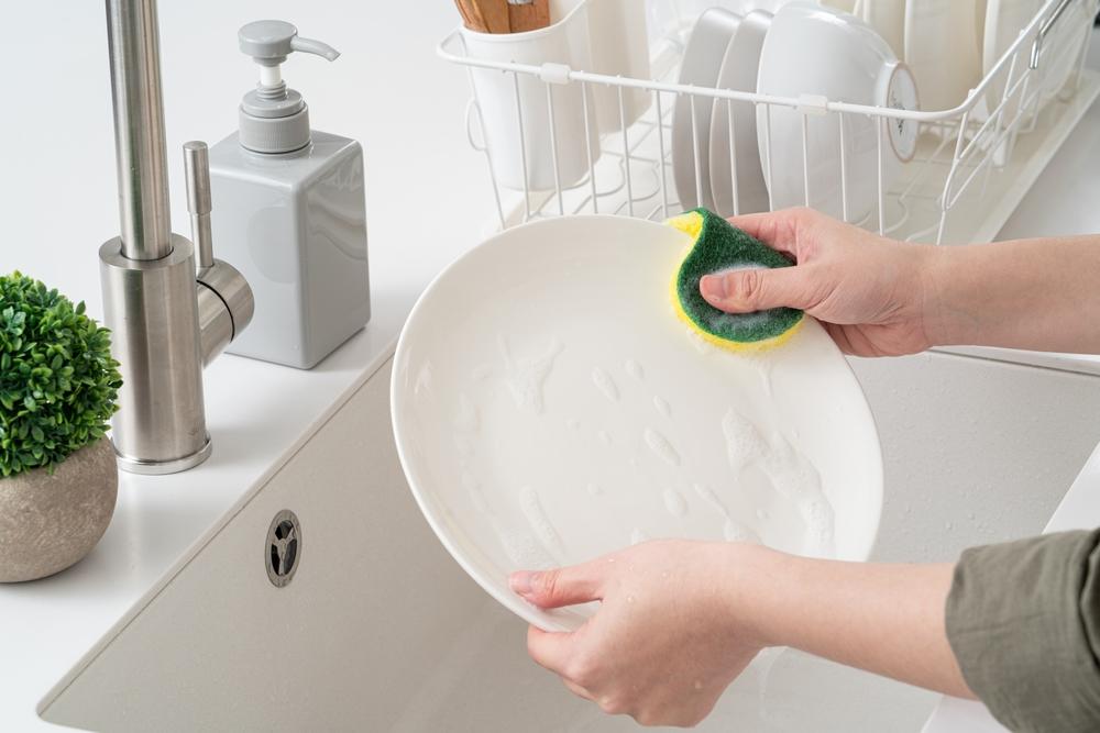 「家にあるモノですぐできる家事ハック」4選。夕食が一気に2品、シンク掃除の名アイデアなど