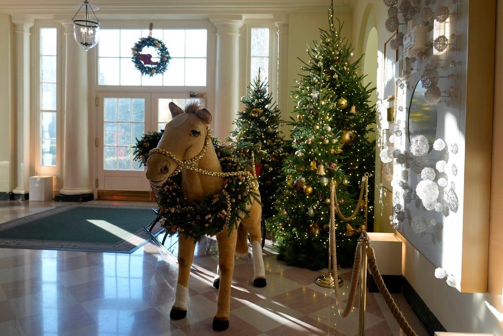 ホワイトハウスのクリスマス・デコレーション2024…ジル