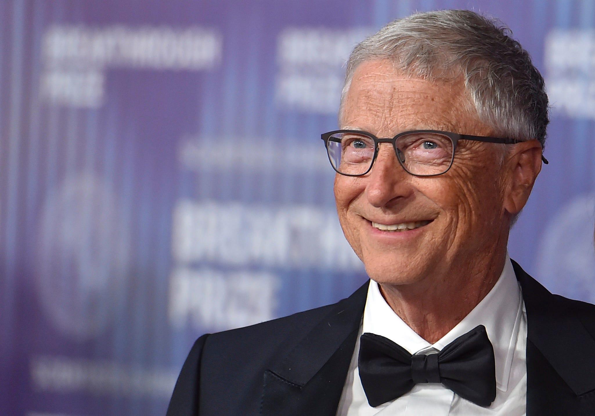 ビル・ゲイツが薦める、年末年始に読むべき4冊プラス1 [2024年