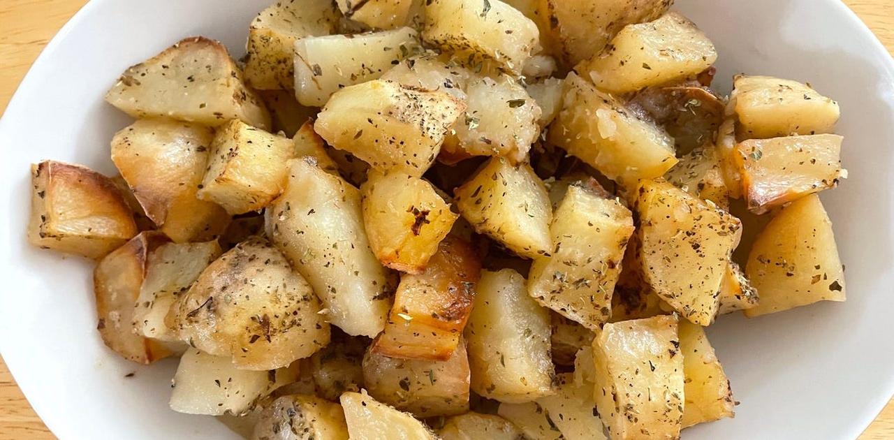 どんな料理にも合う！ 父に教わったギリシャ伝統の｢ローストポテト｣を作ってみた | Business Insider Japan