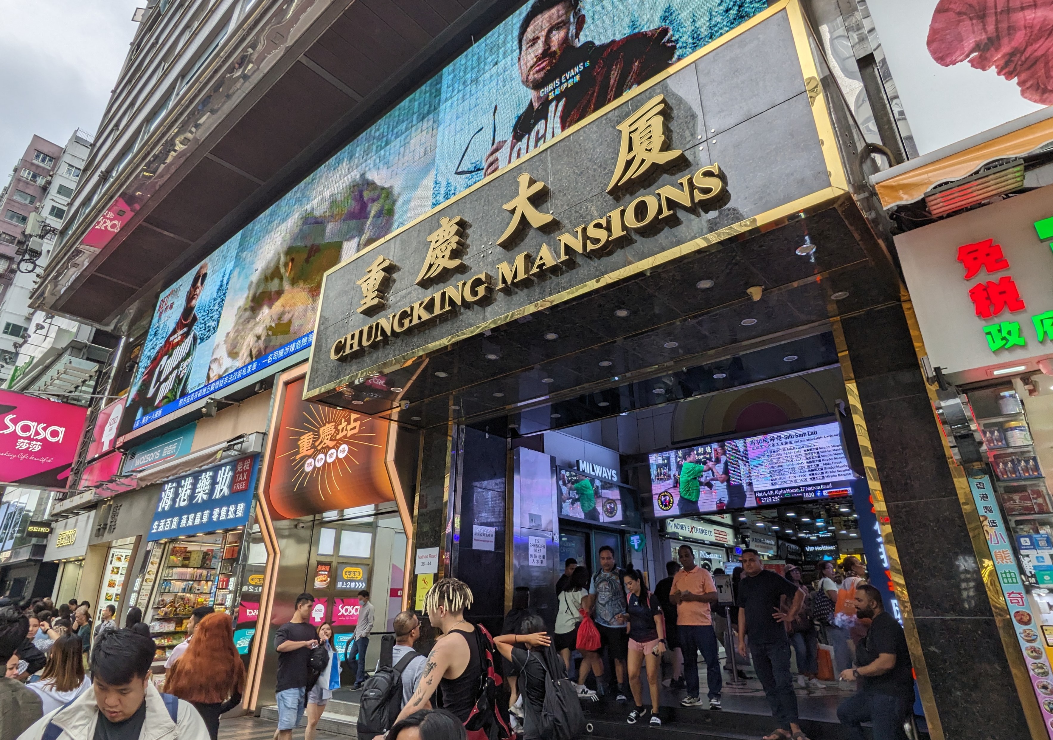 海外資本は流出、中国本土資本は減速。「繁栄維持したいが…」揺れ動く香港市民の胸中