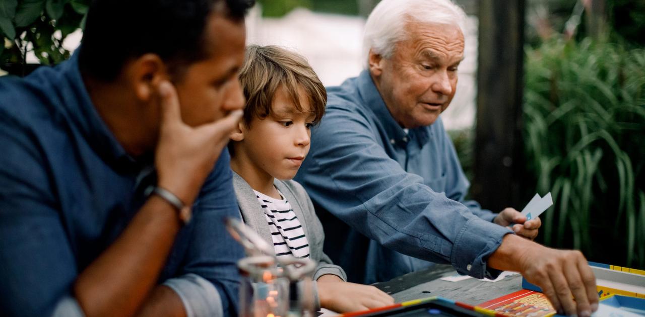 X世代は板挟み…子どもと親の世話に直面し、退職後の貯蓄に苦しんでいる | Business Insider Japan